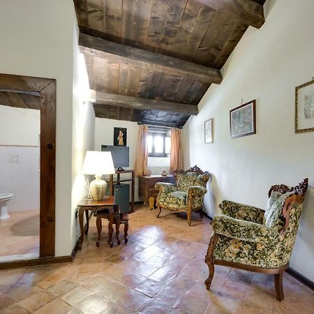 Castello Di Caccuri Suites Экстерьер фото