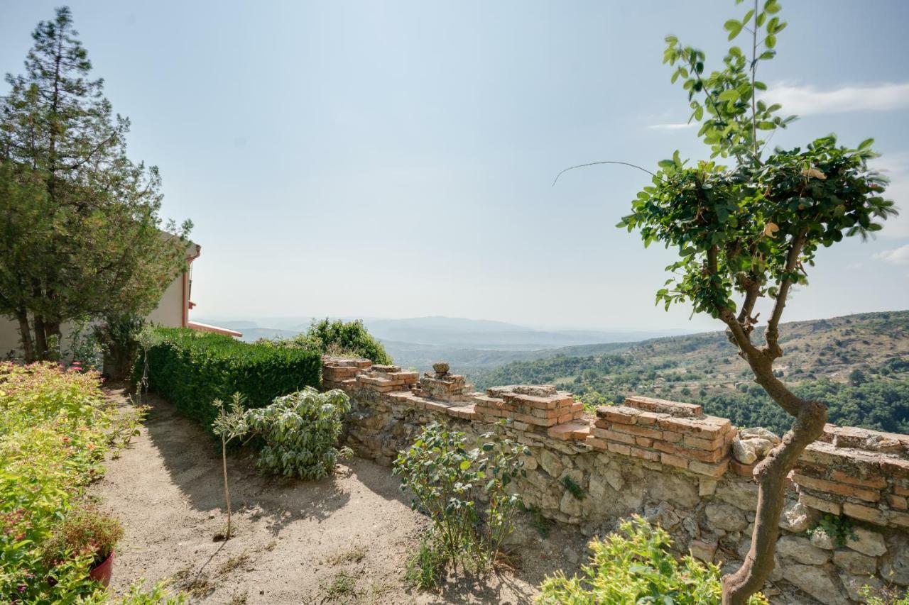 Castello Di Caccuri Suites Экстерьер фото