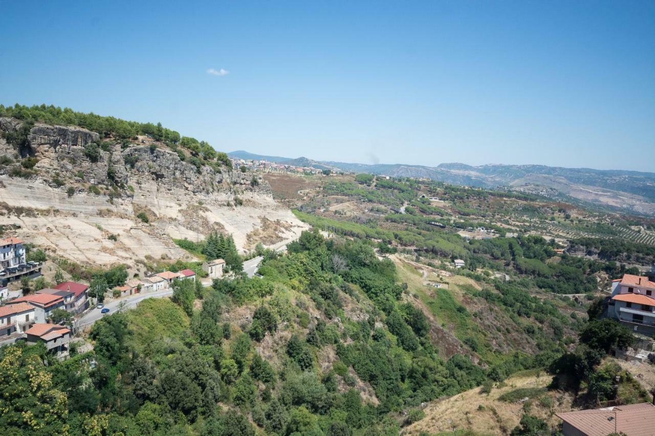 Castello Di Caccuri Suites Экстерьер фото