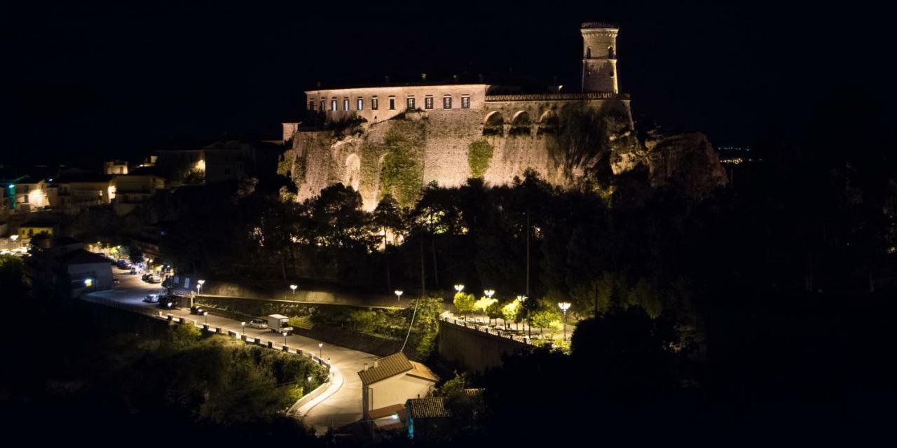 Castello Di Caccuri Suites Экстерьер фото