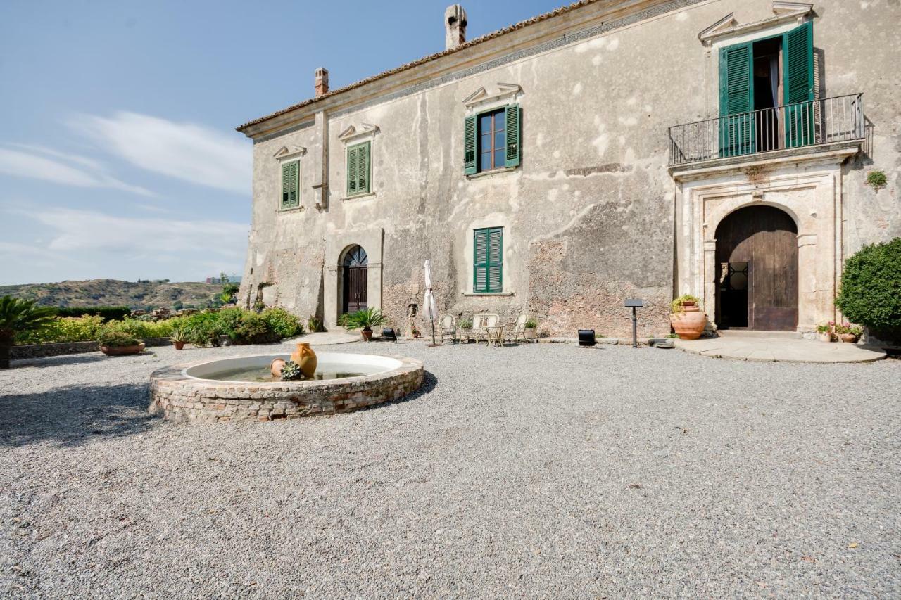 Castello Di Caccuri Suites Экстерьер фото