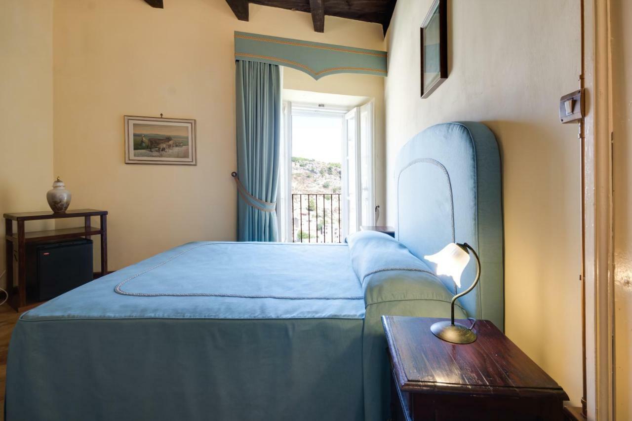 Castello Di Caccuri Suites Экстерьер фото